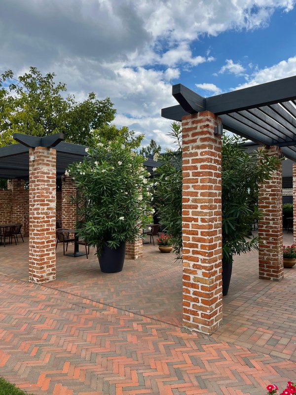 Transformez votre jardin avec des pergolas innovantes et élégantes.